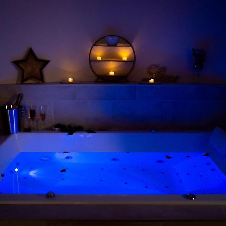 Le Mas Aux Amoureux , Suite Romantique Et Spa Ле Баркарес Экстерьер фото