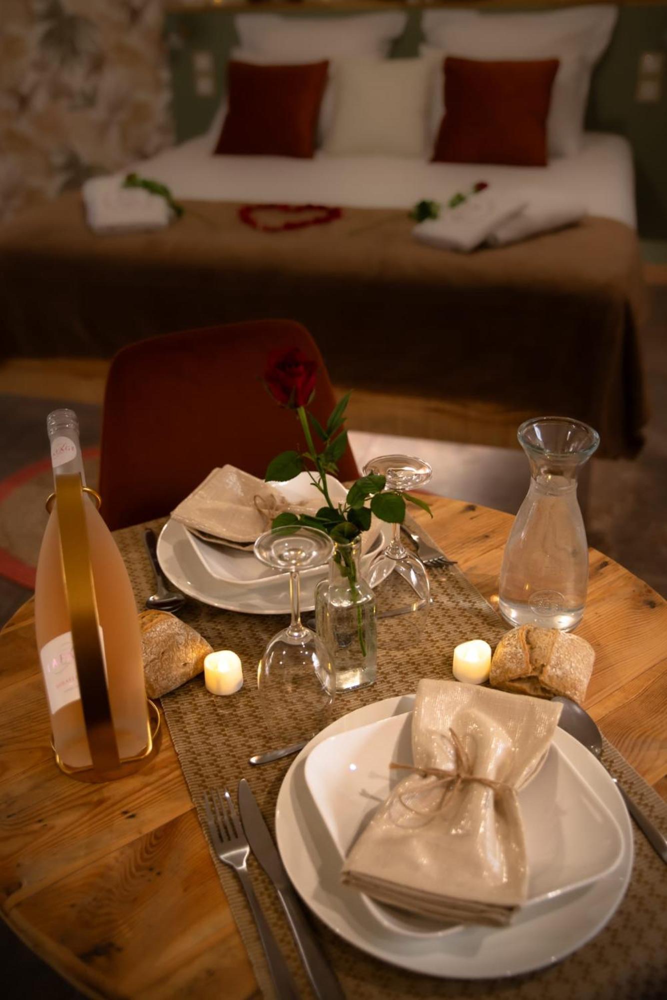 Le Mas Aux Amoureux , Suite Romantique Et Spa Ле Баркарес Экстерьер фото