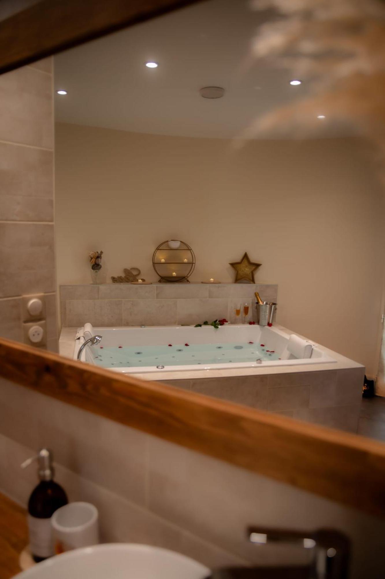 Le Mas Aux Amoureux , Suite Romantique Et Spa Ле Баркарес Экстерьер фото