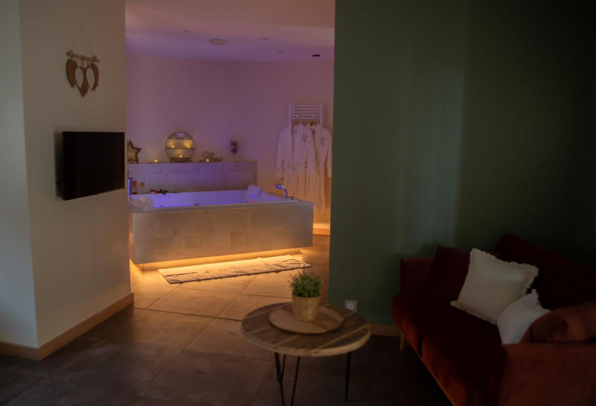 Le Mas Aux Amoureux , Suite Romantique Et Spa Ле Баркарес Экстерьер фото
