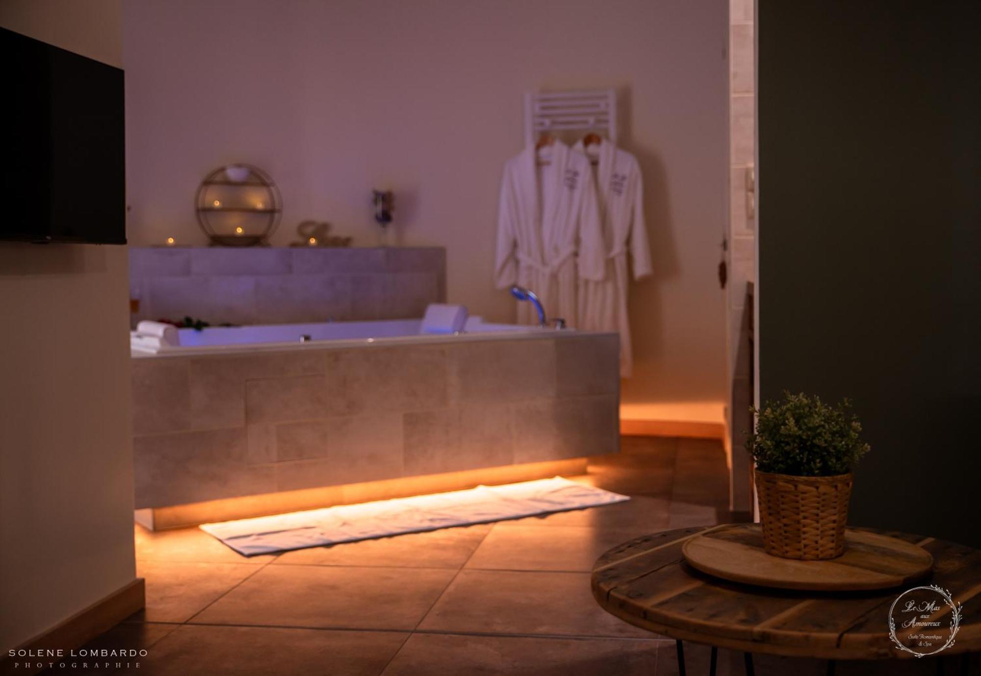 Le Mas Aux Amoureux , Suite Romantique Et Spa Ле Баркарес Экстерьер фото